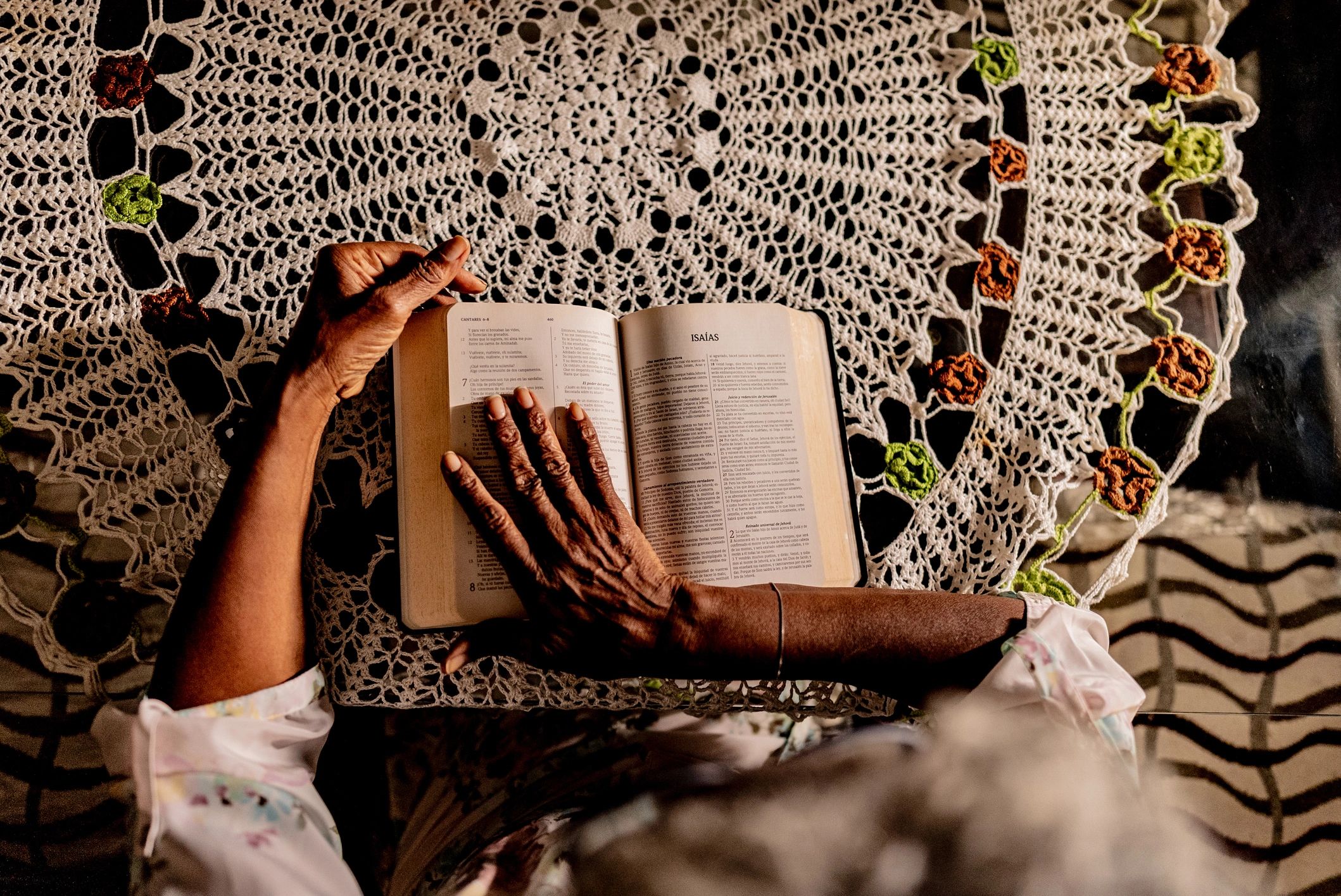 Reading the Bible during prayer time